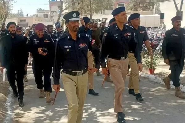 پېښور کې د جعلي پاکستاني پېژندپاڼو جوړولو په تور ۱۴ افغانان نیول شوي