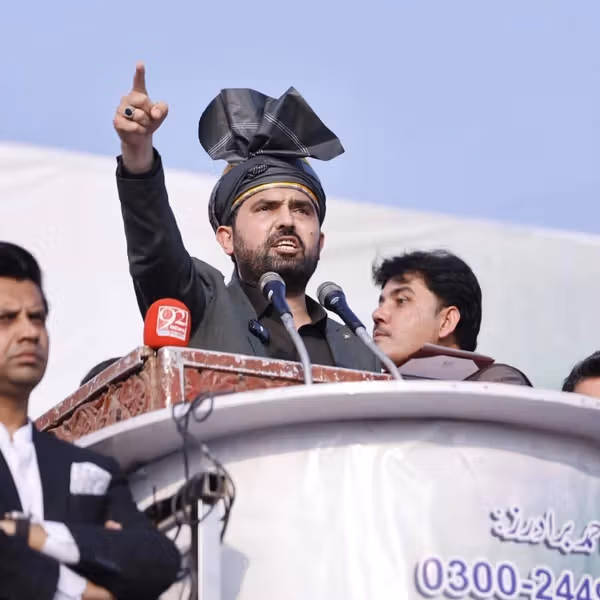 د خیبر امن جرګه کې سهیل اپریدي د پوځ او مرکزي حکومت پر تګلارو سختې نیوکې وکړې