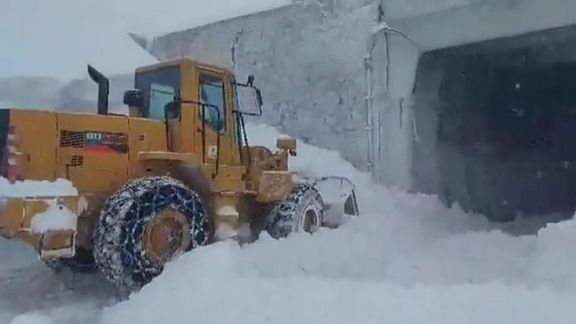 گذرگاه سالنگ برای چهارمین روز متوالی 'بسته است'