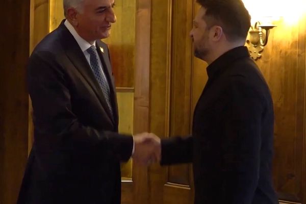 د مونيخ غونډې په څنډه کې؛ زېلېنسکي له رضا پهلوي سره وکتل