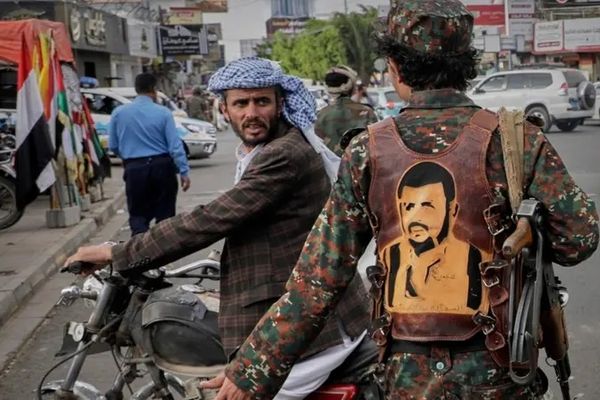 اسراییل د یمن په بندرونو بریدونه کړي او د حوثیانو د مشر په نښه کولو ګواښ یې کړی