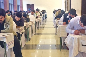 د پاکستان نوې پالیسي؛ بېاسناده افغان محصلین باید له هېواده ووځي