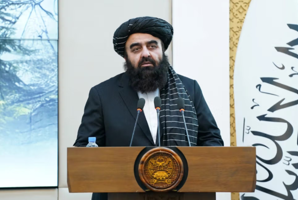 أمير خان متقي: هجرة واسعة للنخب ألحقت ضررًا بنظام طالبان