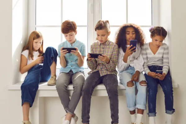 د ماشومانو ذهني روغتیا د ساتنې لپاره ډنمارک په خواله رسنیو د بندیز لپاره چمتووالی نیسي