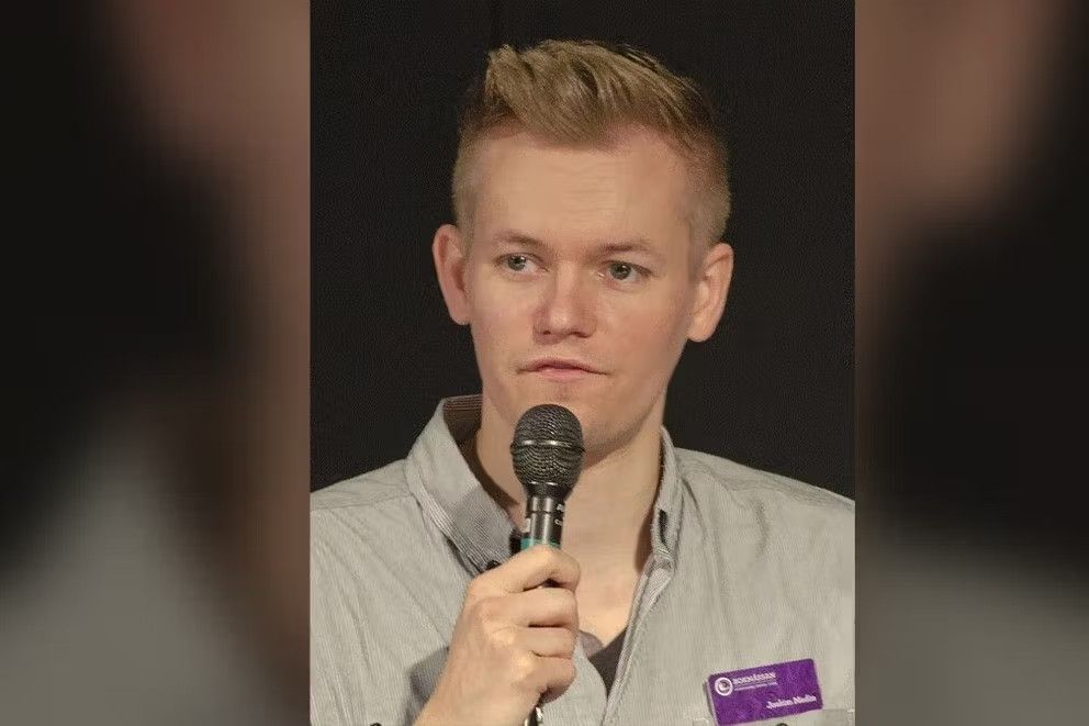 خبرنگار سویدنی در ترکیه به اتهام «توهین به اردوغان» و «تروریسم» بازداشت شد