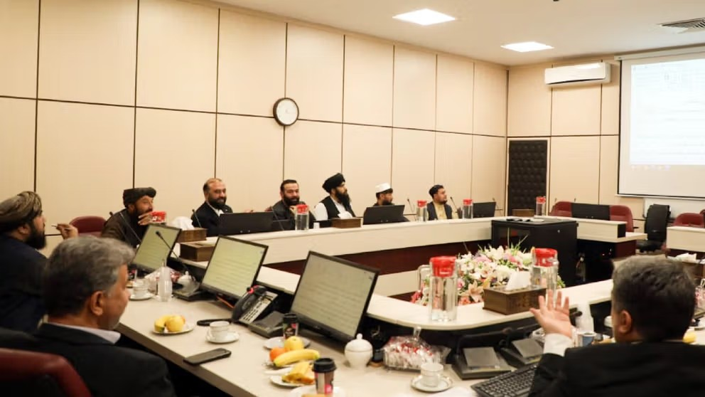 طالبان تمدد عقد شراء الكهرباء من إيران للعام الجاري