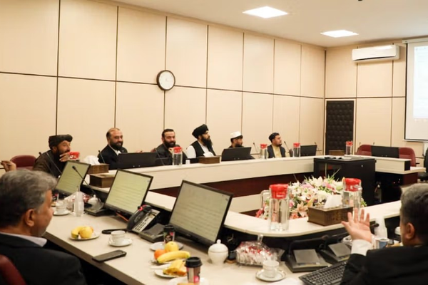 طالبان تمدد عقد شراء الكهرباء من إيران للعام الجاري