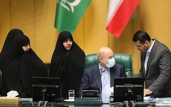 محدودیتهای بیشتر برای زنان ایرانی؛ تمام زنان برای سفر به «اجازه سرپرست» نیاز دارند