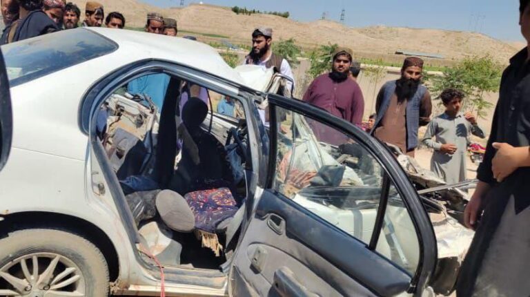په کندز کې ترافیکي پېښه؛ د یوې کورنۍ شپږ غړي مړه او دوه نور ټپیان شوي