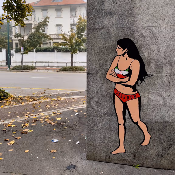 آهو دریایی کی بود، چرا لباسش را درآورد و اکنون کجاست؟