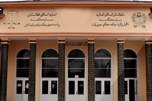 طالبانو په کابل کې ۱۳ تنه د قماروهنې او نشهیي توکو د خرڅلاو په تور په دُرو ووهل