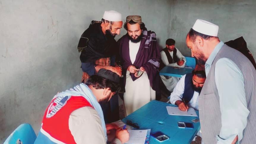 طالبان وایي د خوست په ګربزو ولسوالۍ کې له ۷سوه اړمنو کورنیو سره نغدي مرسته شوې