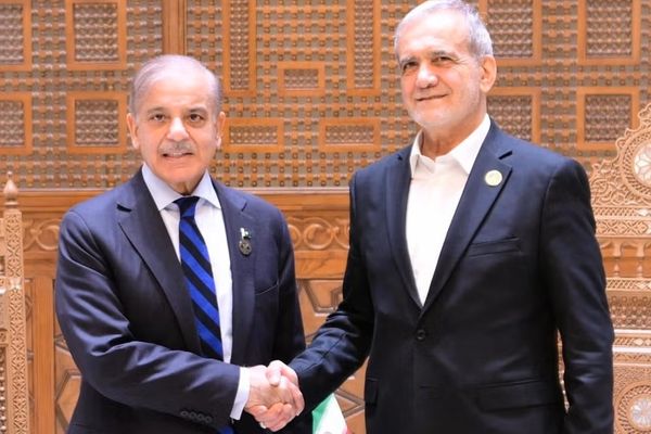 نخستوزیر پاکستان برای حل تنش ایران و اسرائیل بر ضرورت دیپلماسی تاکید کرد