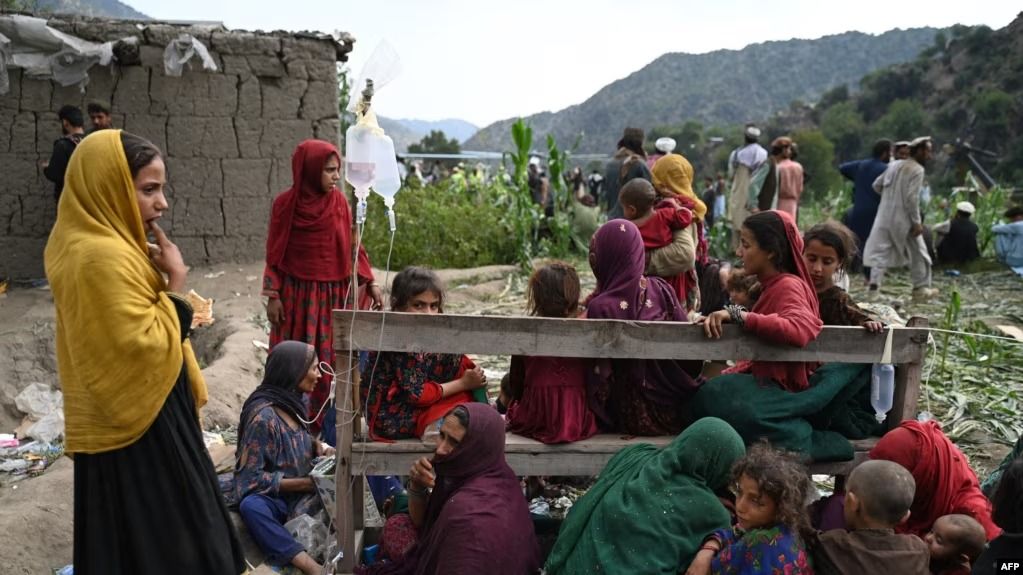 نیویارک ټایمز: په زلزله‌ځپلو سیمو کې نارینه ژغورنکي ډلې له ښځو سره مرسته نه کوي