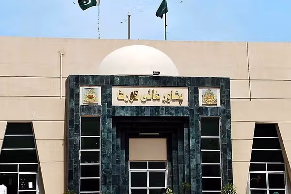 د پېښور ستره محکمه: د افغانانو لپاره د اېسيسي او پي او ار کارتونو د اعتبار موده ختمه شوې