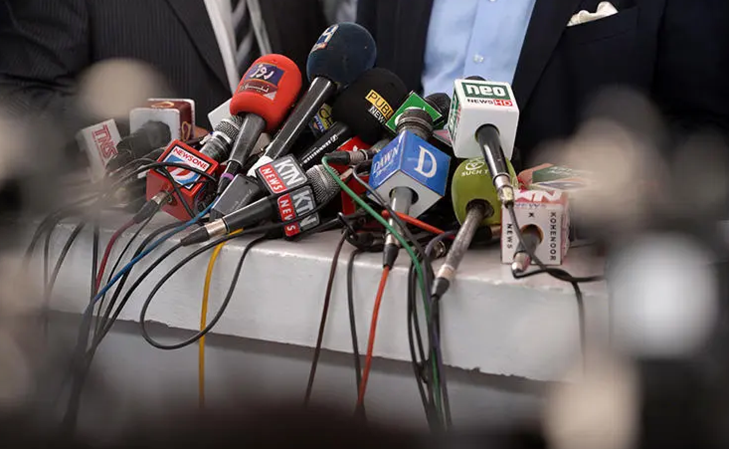 په ۲۰۲۵کال کې خبریالان او پاکستانۍ رسنۍ له سخت حکومتي سانسور سره مخ وې