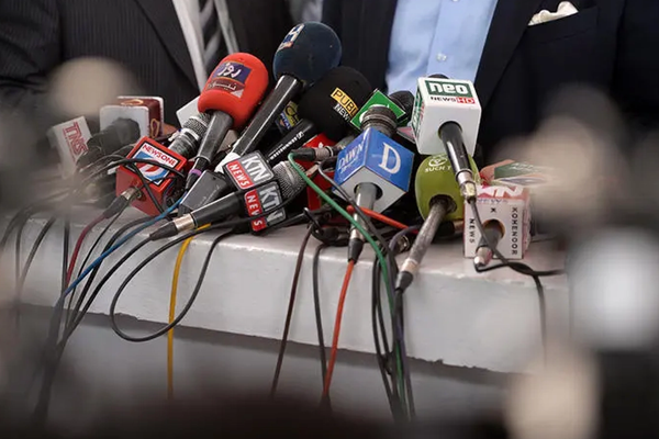 په ۲۰۲۵کال کې خبریالان او پاکستانۍ رسنۍ له سخت حکومتي سانسور سره مخ وې