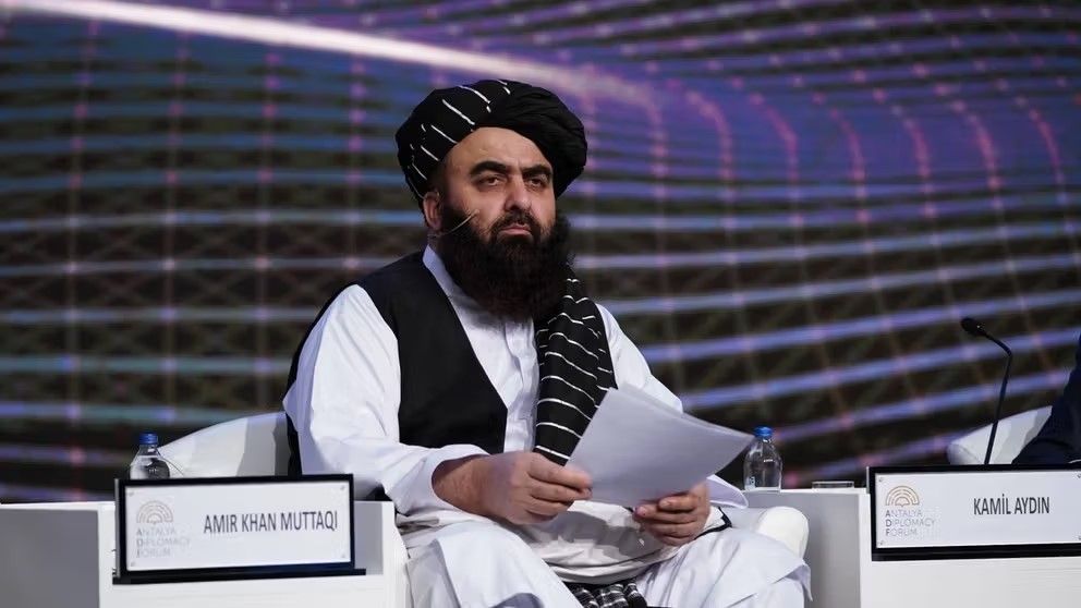 متقي يحذّر باكستان من الهند: لا تختبروا صبر الأفغان