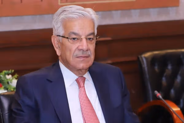 وزير الدفاع الباكستاني: أفغانستان أصبحت منصة لحرب بالوكالة من قبل الهند ضد بلادنا