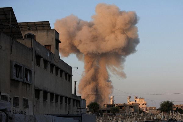 در حمله هوایی اسرائیل به یک شفاخانه در غزه «۱۵ نفر به شمول چهار خبرنگار» کشته شدند
