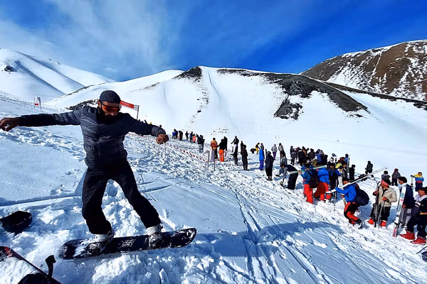 پایان هشتمین جشنواره ورزشهای زمستانی بامیان با استقبال ورزشکاران