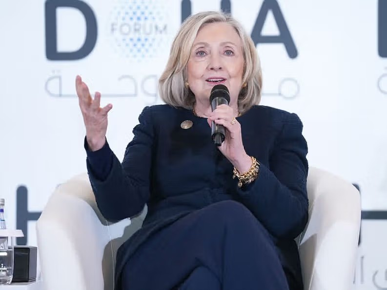 هيلاري كلينتون: طالبان حوّلت أفغانستان إلى رمز عالمي لكراهية النساء