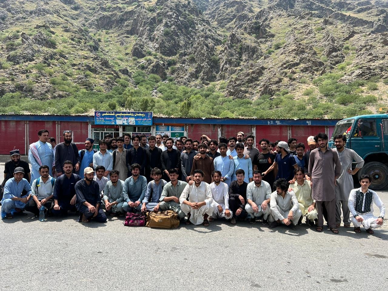 په افغانستان کې بند پاتې پاکستاني محصلانو د تورخم لارې د پرانېستلو غوښتنه کړې
