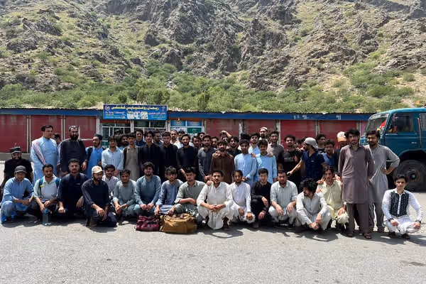 په افغانستان کې بند پاتې پاکستاني محصلانو د تورخم لارې د پرانېستلو غوښتنه کړې