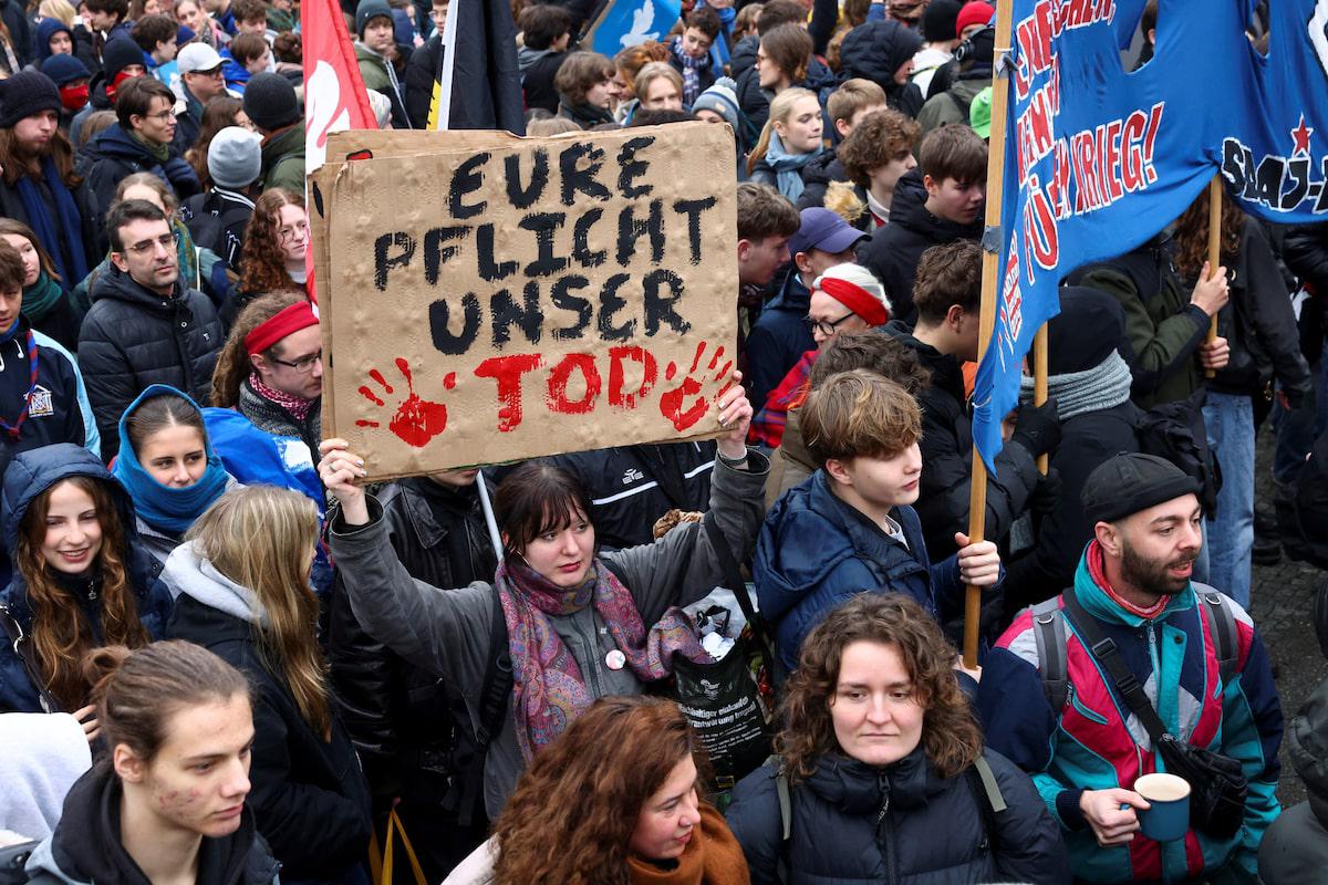 پارلمان آلمان طرح خدمت داوطلبانه سربازی برای جوانان ۱۸ ساله را تصویب کرد