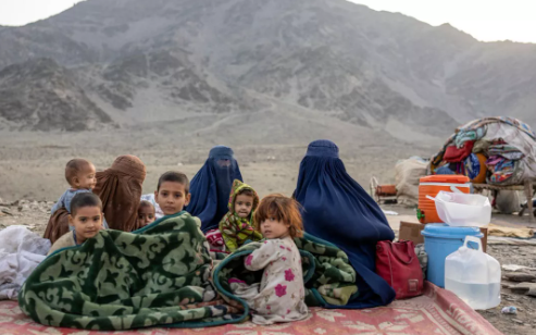 د طالبانو کډوالو وزارت: سلګونه افغان کډوال په زور له پاکستانه راستانه شوي