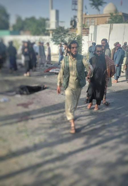 د طالبانو د فرمانونو د نظارت ریاست د کارکوونکو پر موټر ځانمرګي بريد تر ۱۲ زيات کسان وژلي