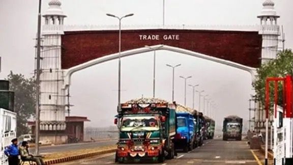 هند ۱۵۰ افغان لاریو ته د واګه بندر له لارې د تېرېدو اجازه ورکړه