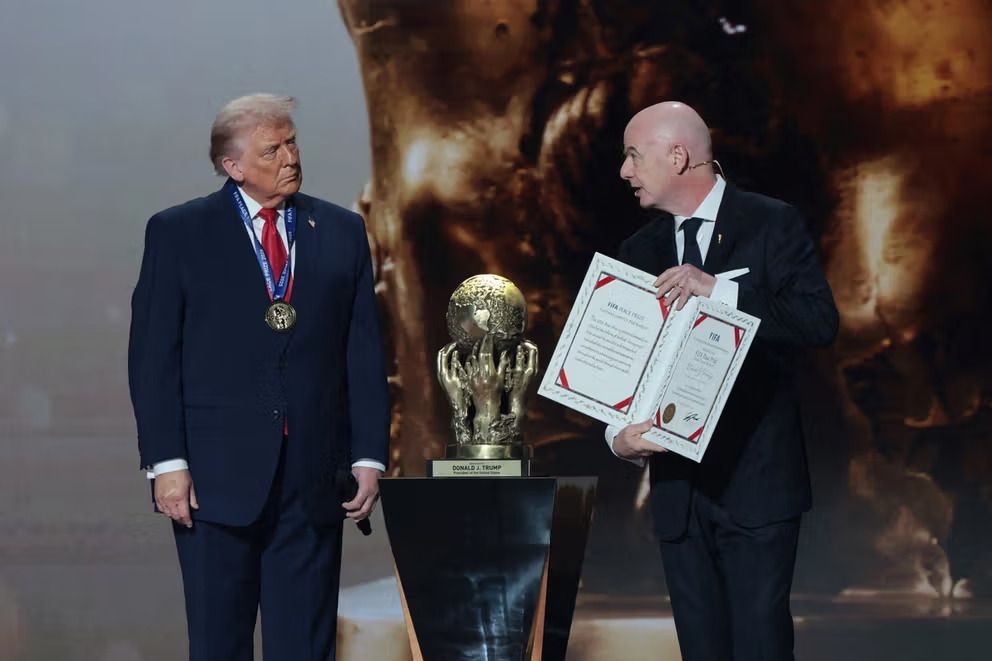 واکنش‌ها به اهدای جایزه صلح فیفا به ترامپ، «شایسته‌ترین فرد» یا تصمیمی سیاسی؟ 