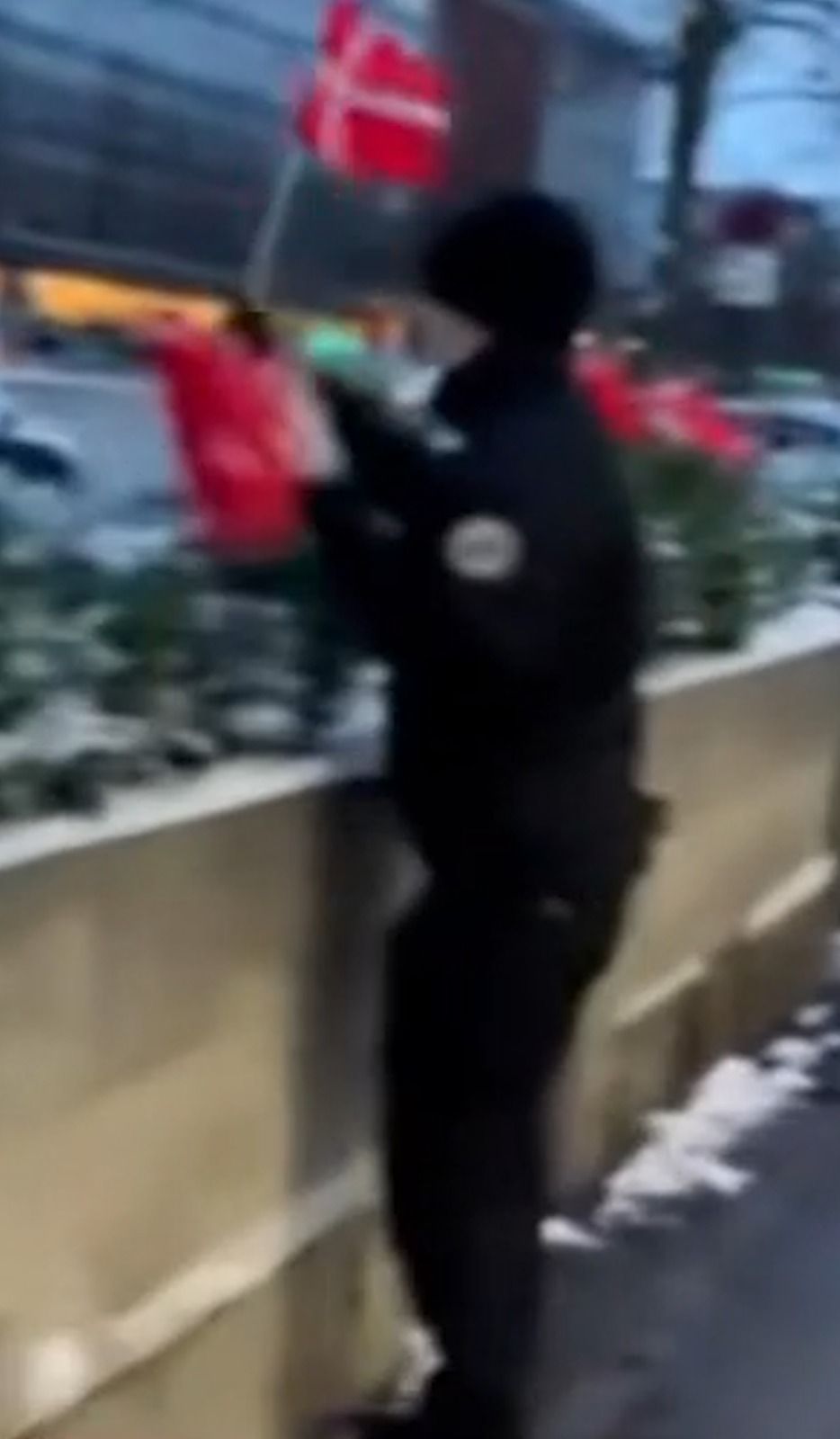 سفارت امریکا در کپنهاگن پرچم‌های یادبود سربازان دنمارکی کشته‌شده در افغانستان را برداشت