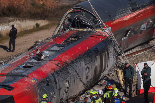 هسپانیا کې د دوو اور ګاډو د ټکر له امله د مړو شمېر تر ۴۰ لوړ شو