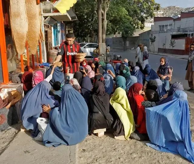 د اسیا پراختیايي بانک له افغانستان سره ۴۰۰ میلیون ډالره مرسته کوي