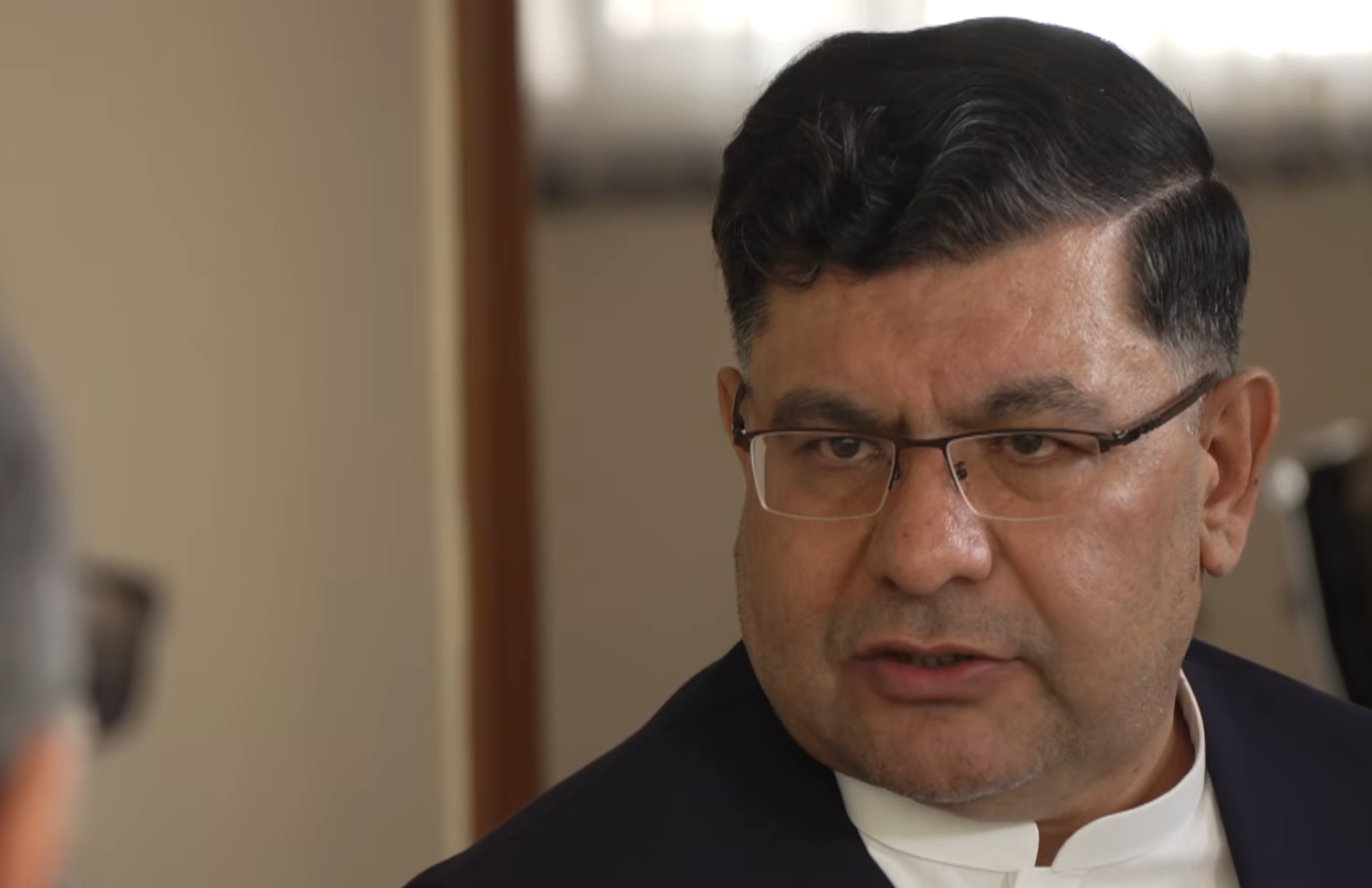 د اشرف غني پخوانی سلاکار: د جمهوریت یو شمېر بانفوذه مشرانو په حساسو شېبو کې هېواد پرېښود