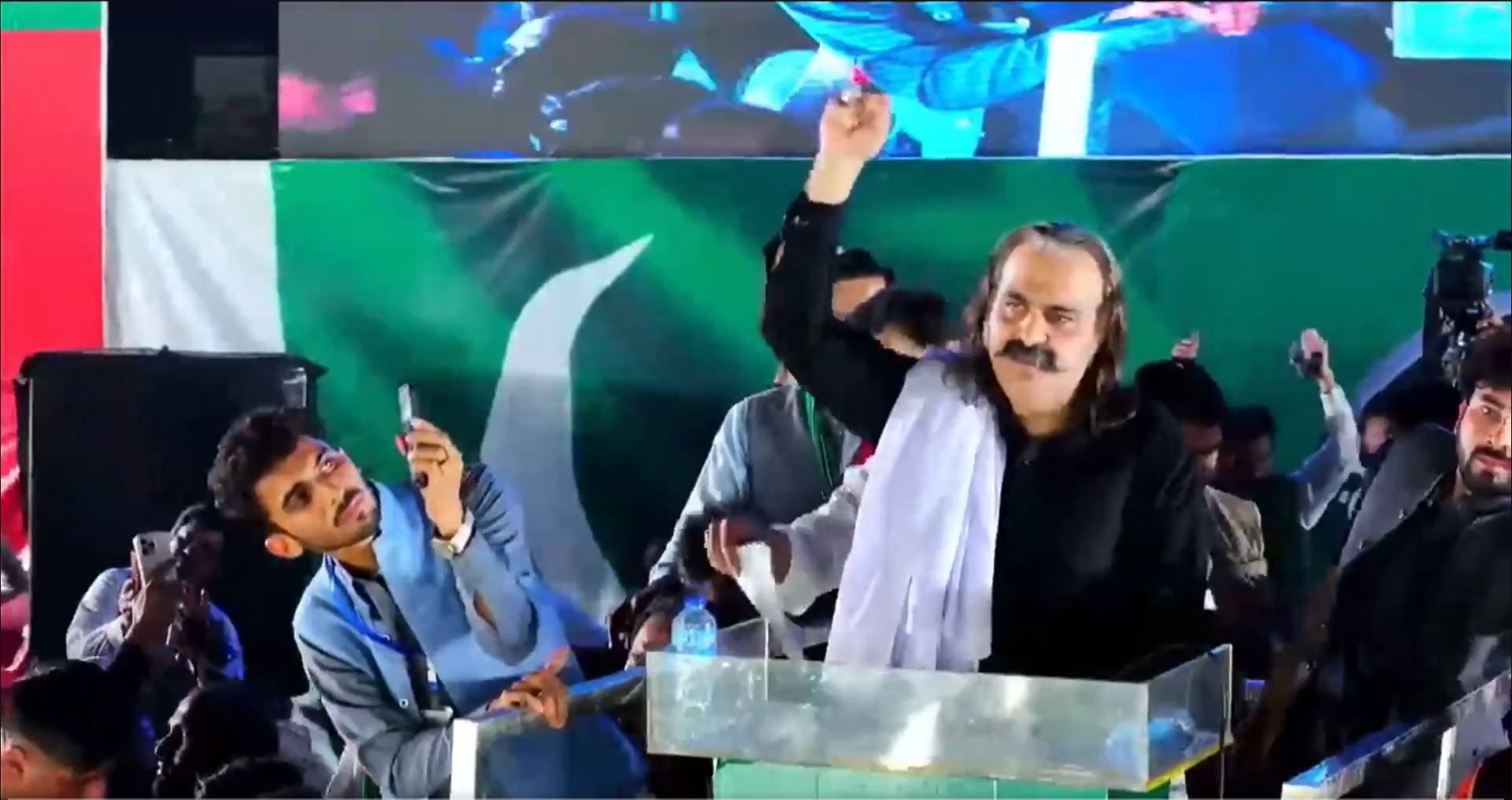 ګنډاپور: په پښتونخوا کې عملیات نه منو او د ستونزو د حل لپاره دې له افغانستان سره خبرې وشي