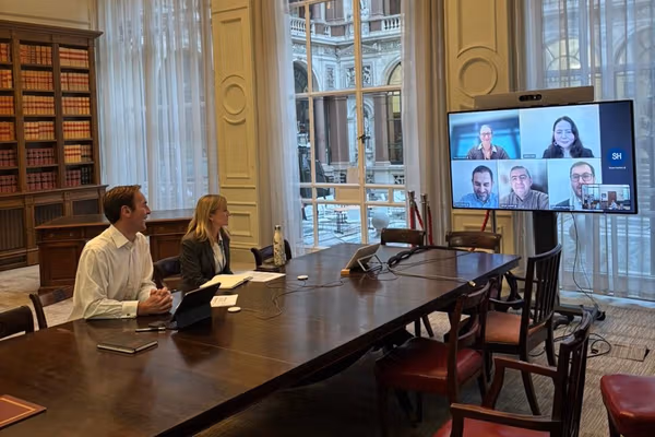 ریچارډ لینډسي: د افغانانو د سوکاله او خوندي راتلونکي لپاره د بیان ازادي اړینه ده