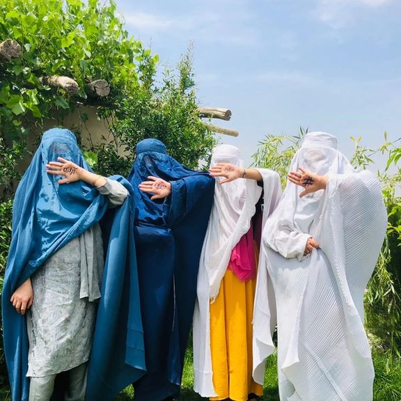 "رقص در ناامیدی"؛ جنبش زنان مقتدر افغانستان در اعتراض به سخنان رهبر طالبان رقصیدند