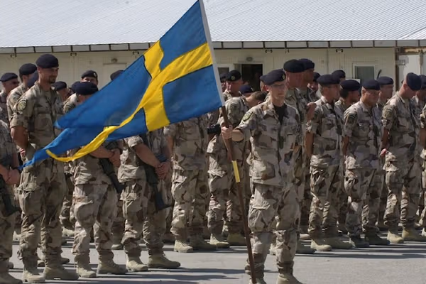 روزنامه سویدنی از حکومت بهدلیل رها کردن ۵۰ مترجم سابق در افغانستان انتقاد کرد