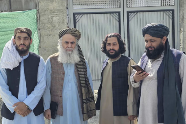 طالبان تفرج عن رجل دين بارز دعا للقتال ضد باكستان