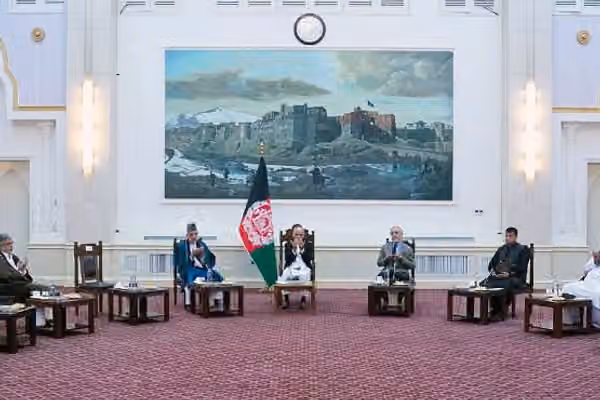 وحید عمر: د ارګ په وروستۍ غونډه کې سیاسي مشرانو د غني د څنګ ته کېدو غوښتنه وکړه