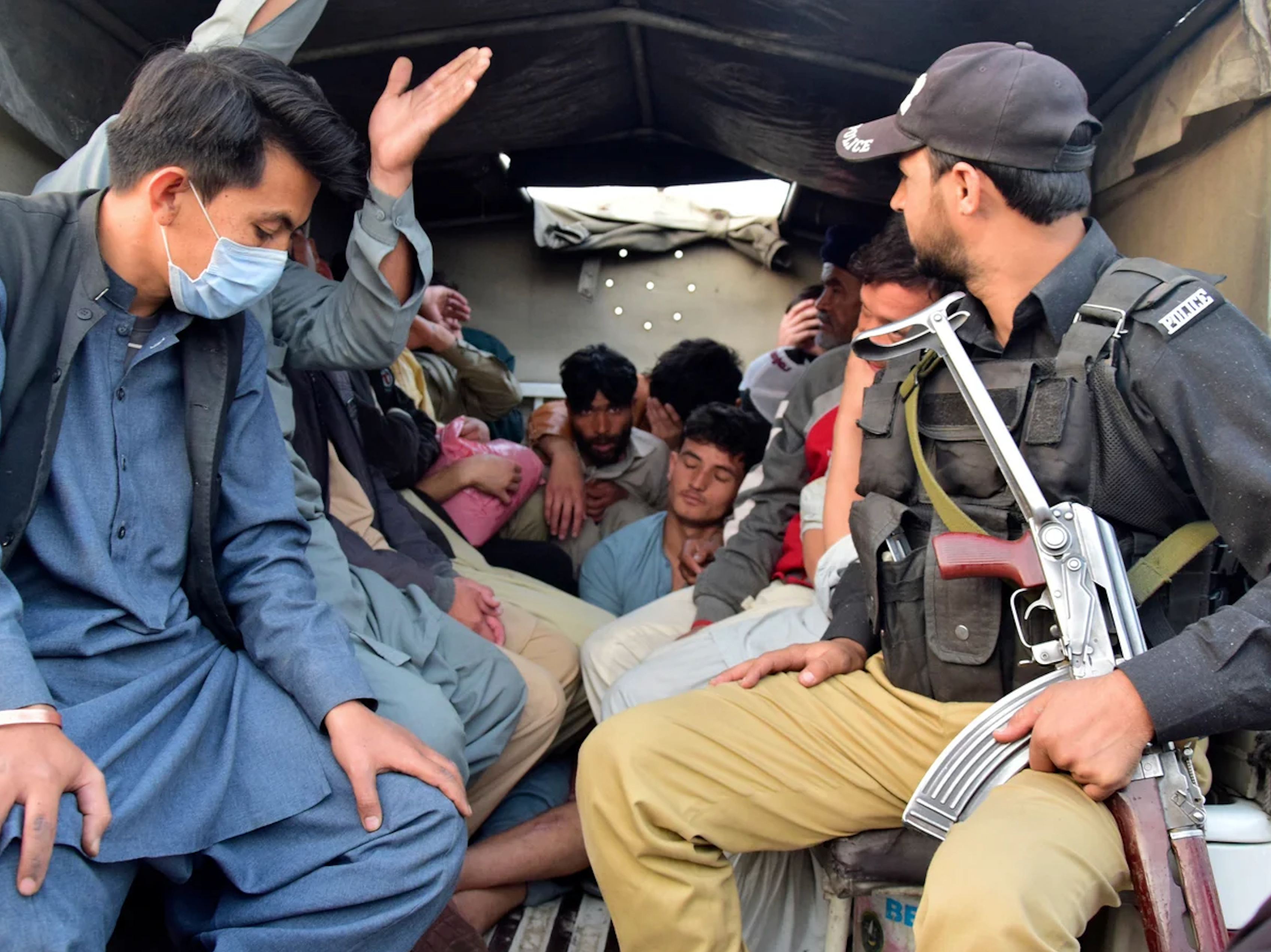 سرچینې: پاکستاني پولیسو د پښتونخوا په اټک کې د افغان کډوالو د نیولو چټک عملیات پیل کړل