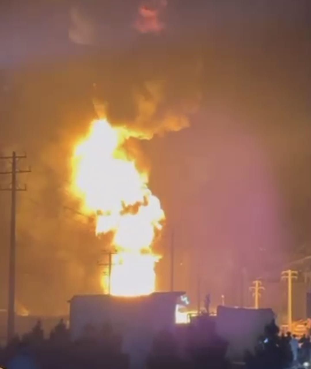 وقوع آتش‌سوزی شدید در یک تانکر تیل شهر هرات