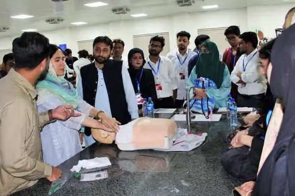 دادگاه عالی سند دستور اخراج دانشجویان افغان را موقتا متوقف کرد