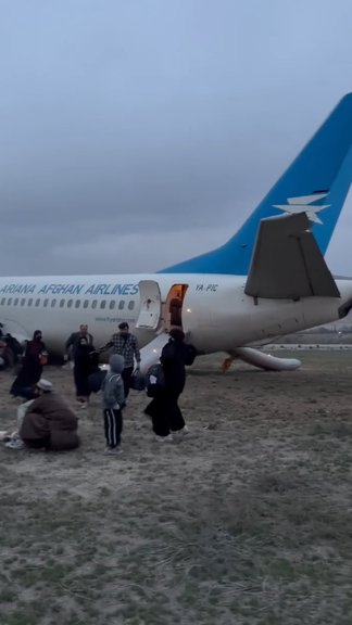 په کابل هوايي ډګر کې د اریانا افغان هوايي شرکت یوې الوتکې بیړنۍ ناسته کړې ده