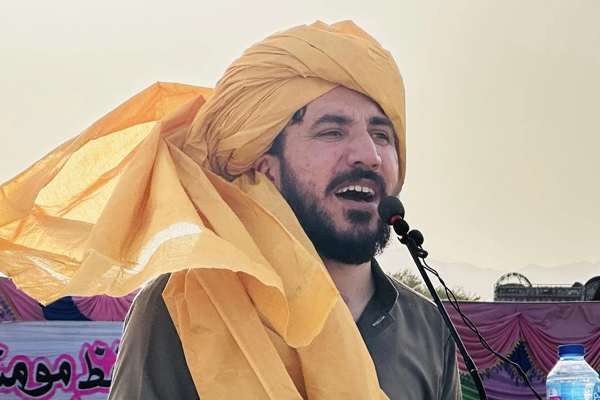 د پښتون ژغورنې غورځنګ مشر: طالبان موږ په دې زنداني کوي چې ولې ملي بېرغ ته احترام لرو