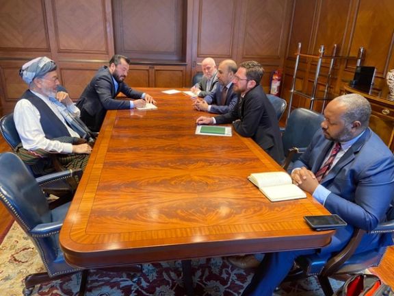 دیدار تام وست با کریم خلیلی، رهبر حزب وحدت اسلامی و از مخالفان طالبان