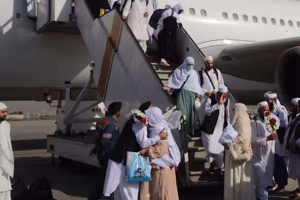طالبان ۹۶ میلیون افغانی از پول اضافی حجاج را بازپرداخت میکند